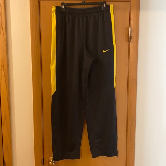 nike livestrong sweatpants